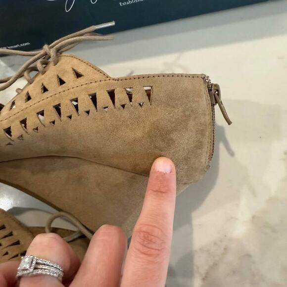 Jaclyn Smith Effie Taupe Lace Up Back Zip Wedge Sandals Women's 7M Tan Summer - Picture 8 of 9